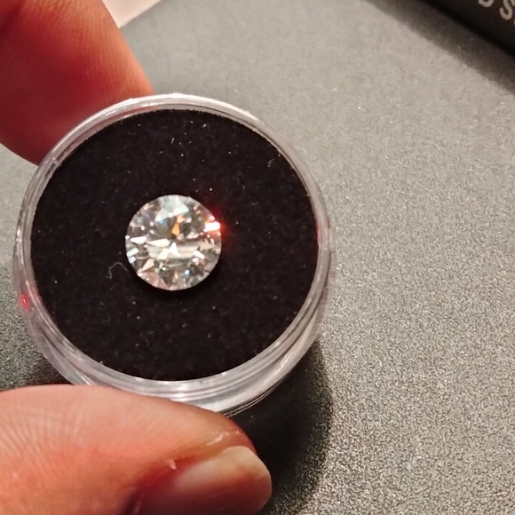 Moissanite lab grown 2ct. round brilliant cut diamond - Picture 12 of 12